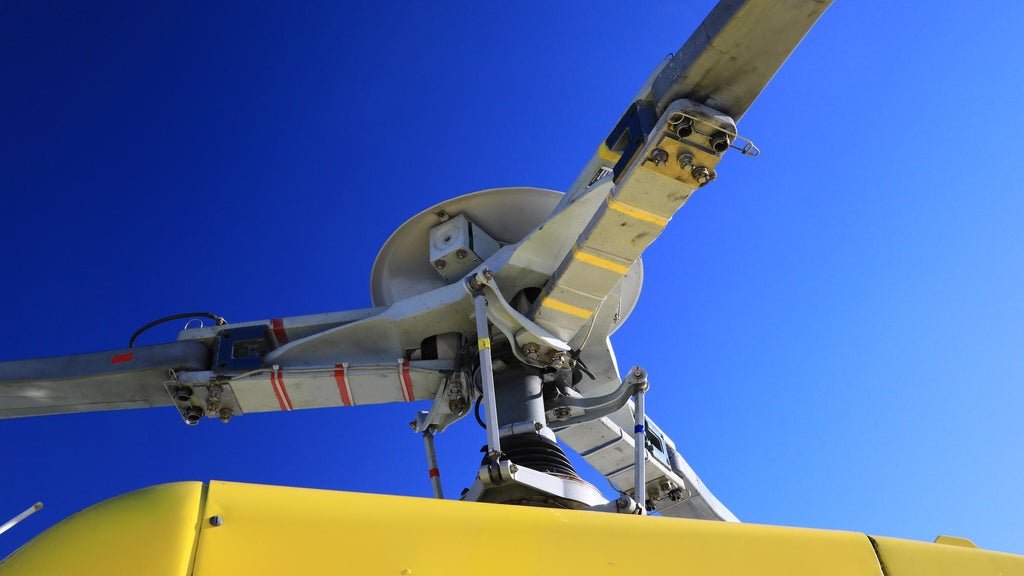 2 helicopters collide southeast of McMinnville in Oregon, killing 3 — Yountville Schools news
