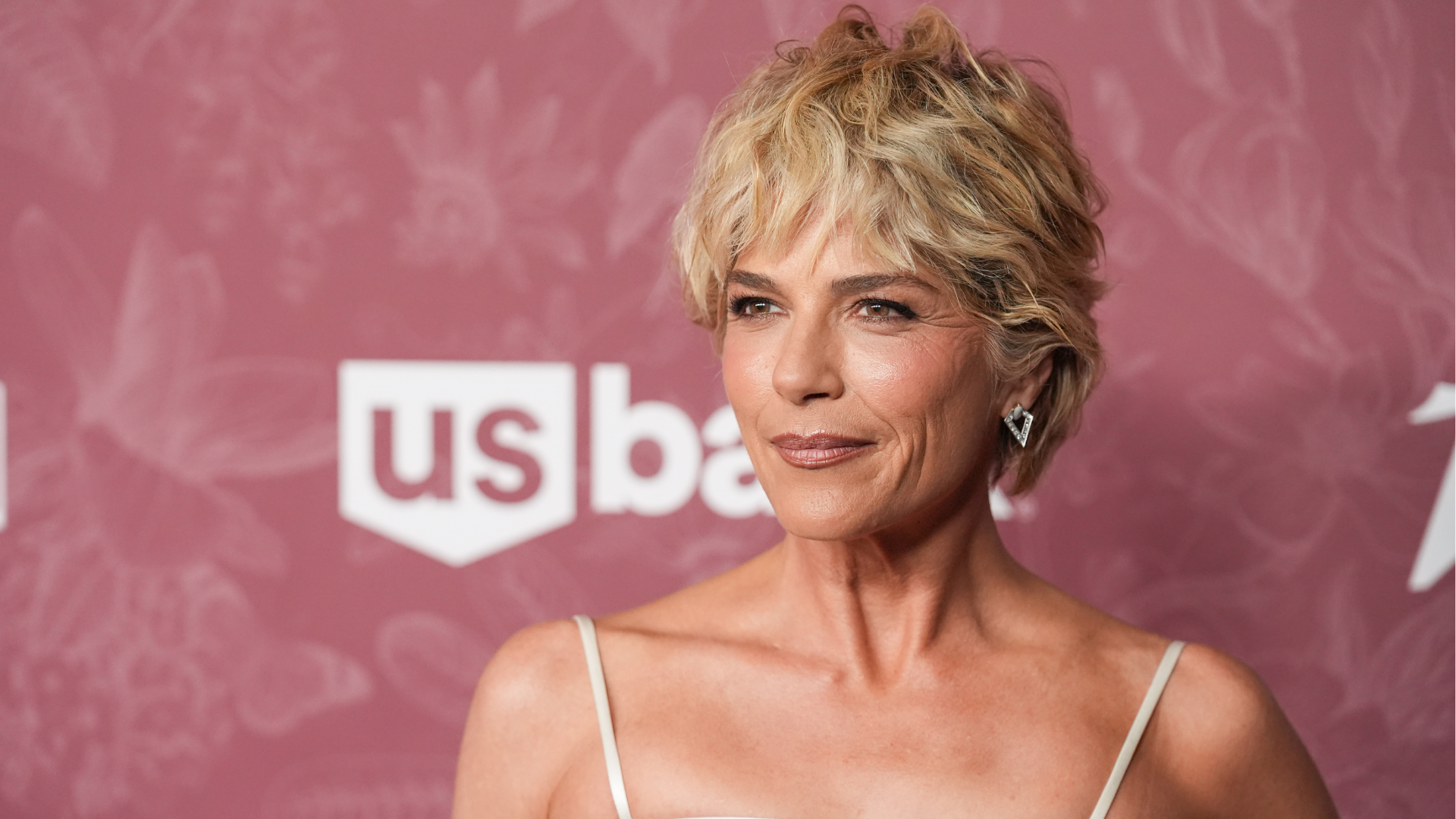 Selma Blair arrested after alleged altercation on Delta flight
โ ABC 7 Bay Area, Yountville Community news
