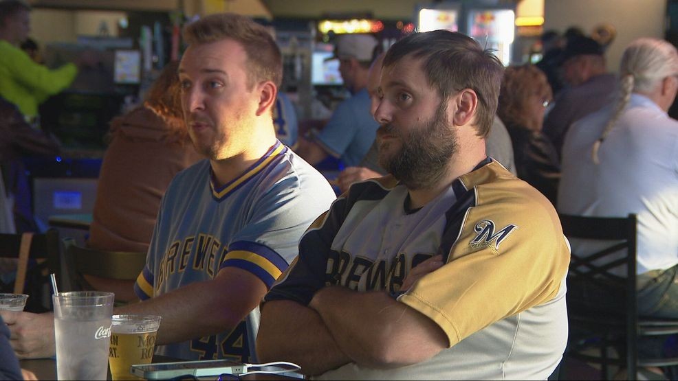 Brewers fans show World Series excitement at Stadium View — Fox 11 Green Bay Local, Yountville Sports news