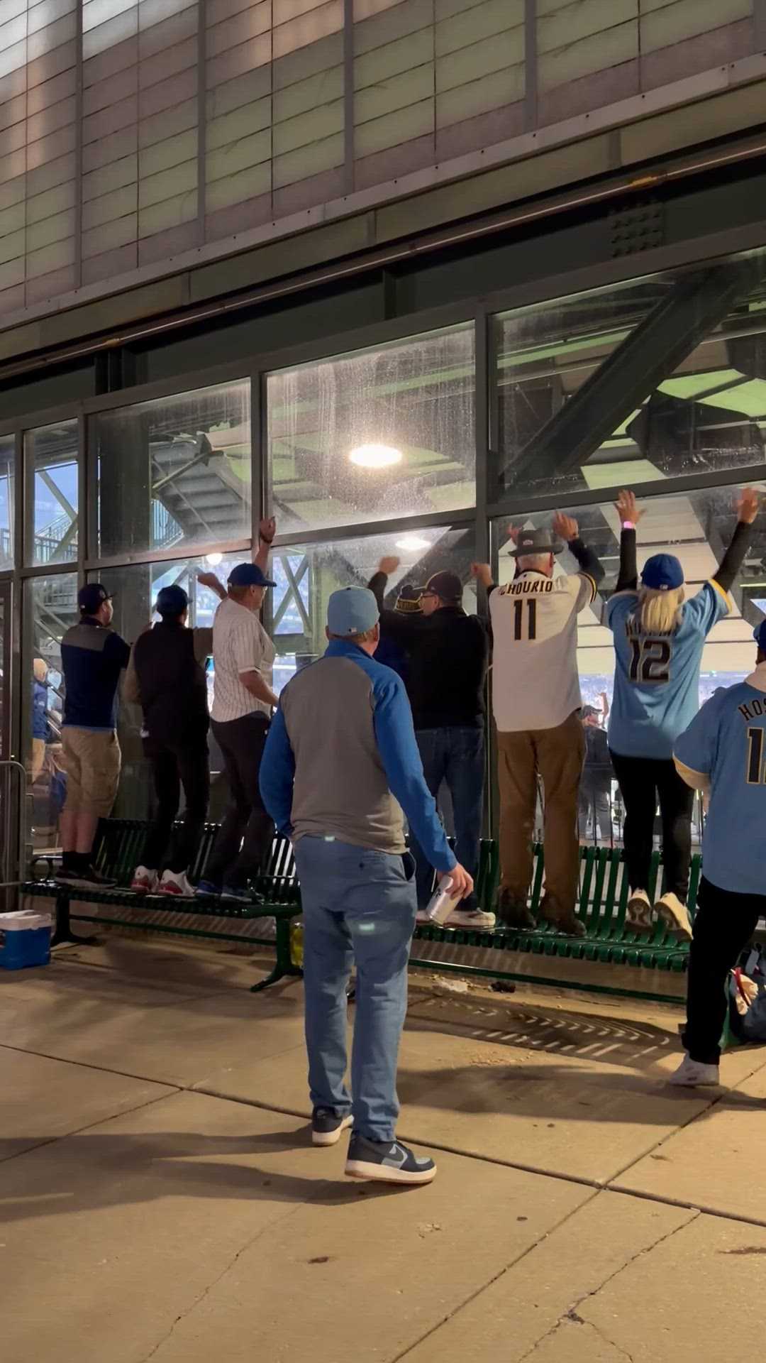 Brewers fans continue to watch World Series through stadium windows at American Family Field — WISN 12 Milwaukee, Yountville Sports news