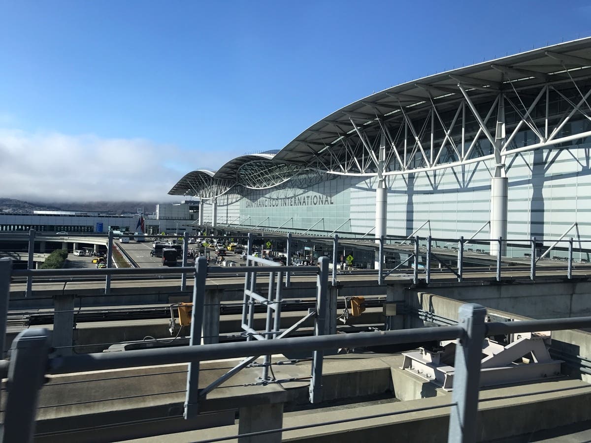 SFO-Bound Flight Makes Emergency Landing Over Odor: Report — Yountville Community news
